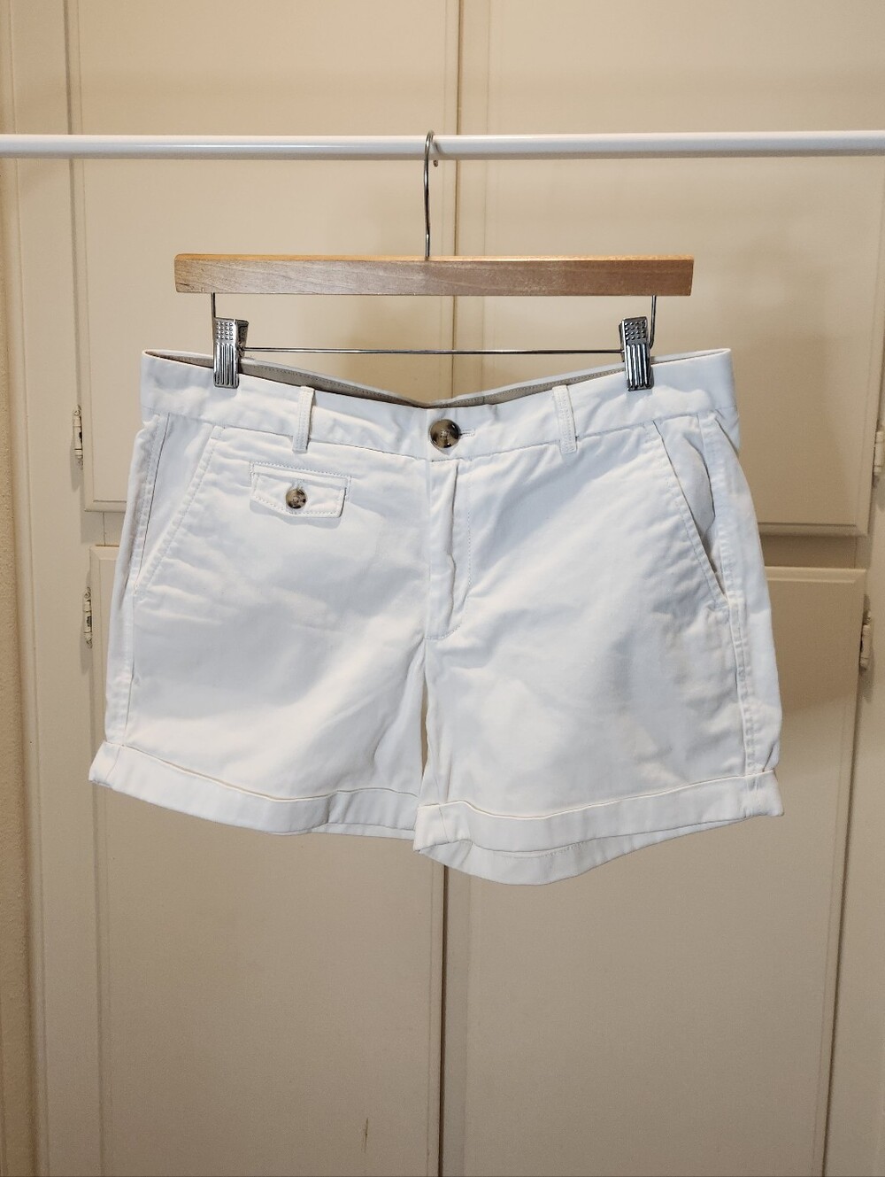 Banana republic city chino white shorts